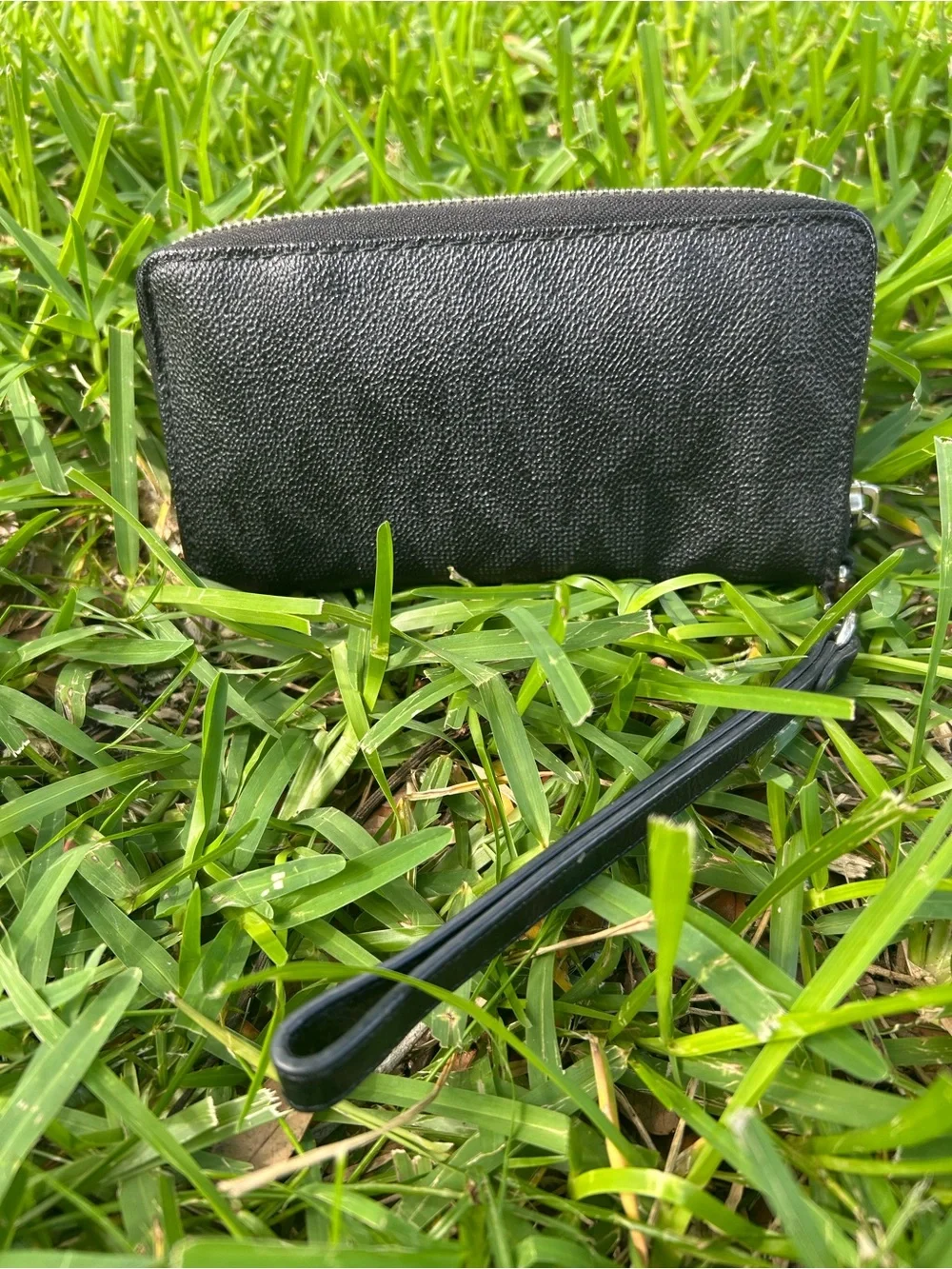 Michael Kors Jet Set Zippy Wallet / Wristlet Black Leather